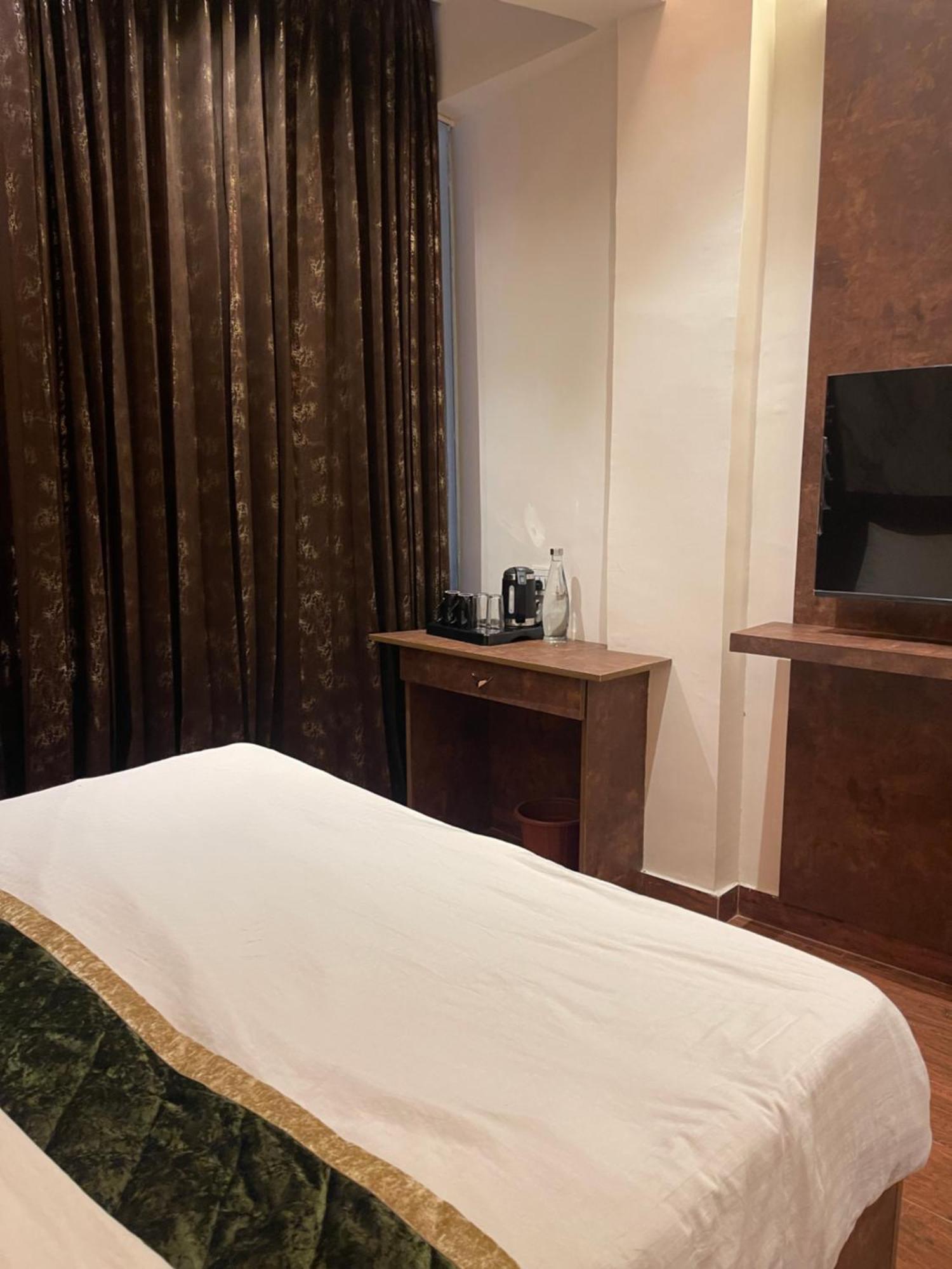 The Taaj Inn バンガロール エクステリア 写真