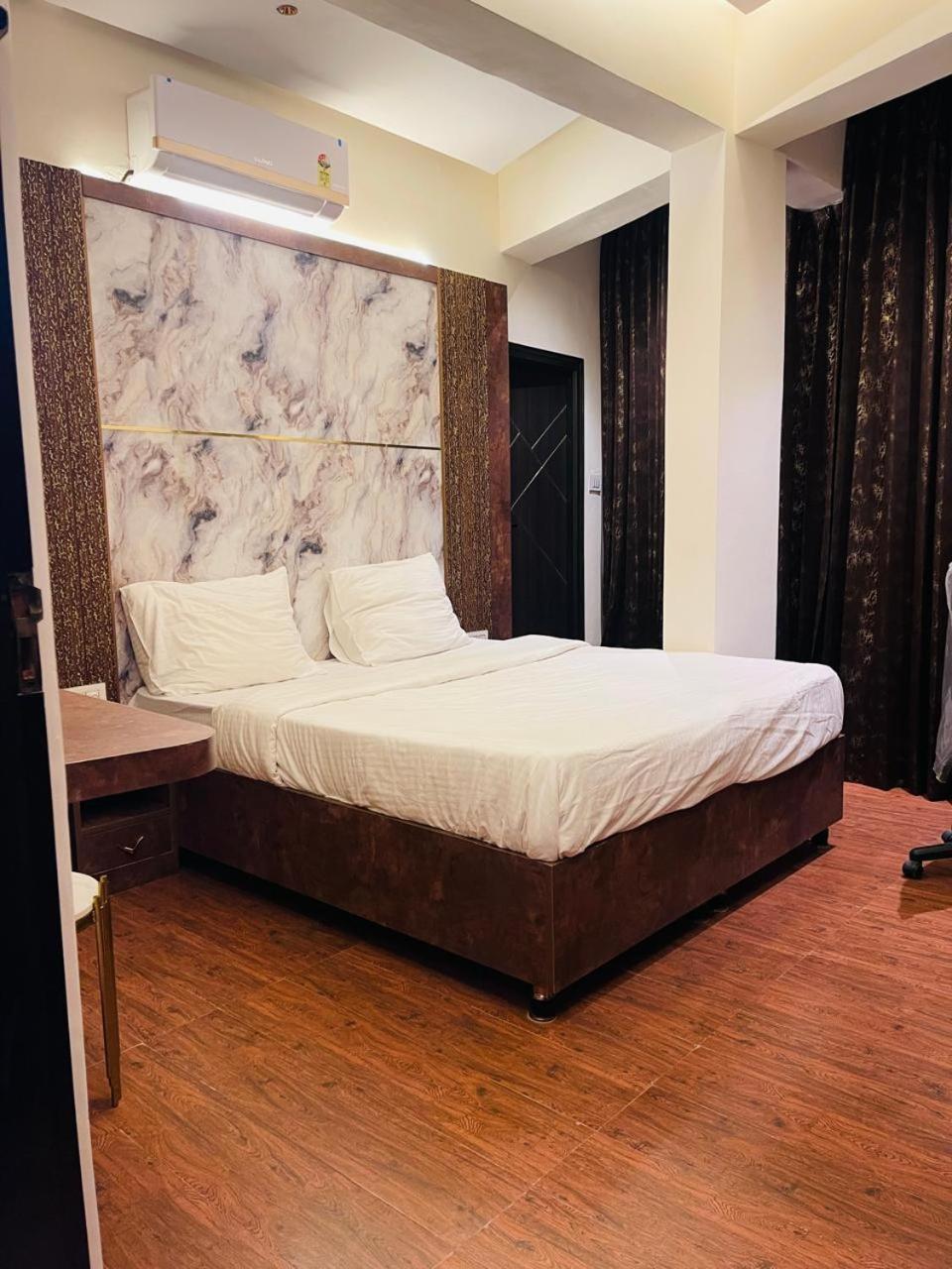 The Taaj Inn バンガロール エクステリア 写真