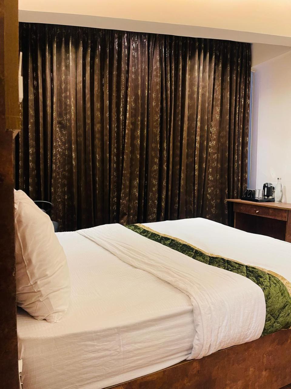 The Taaj Inn バンガロール エクステリア 写真
